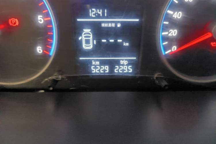 Used Foton Toano 2023 2.0T Manual Jixiang Van Long Wheelbase Mid-Height Rear Single Tire 3-Seater Odometer Close Up