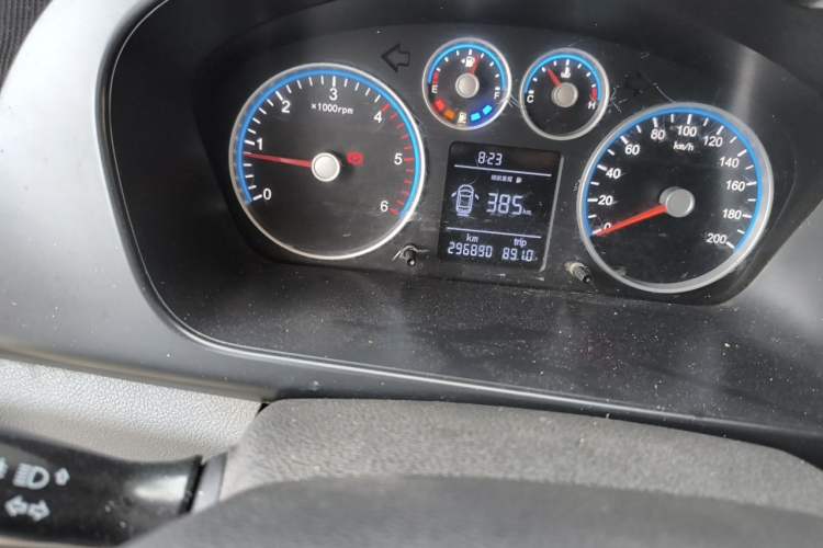 Used Foton Toano 2023 2.5T Manual Jixiang Van Long Wheelbase Ultra-High Roof with Rear Dual Tires 3-Seater Odometer Close Up