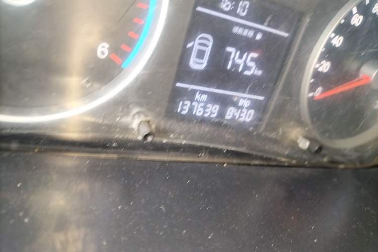 Used Foton Toano 2023 2.0T Manual Urban Version Short Wheelbase Low Roof with Single Rear Tire Available in 5/6/9-Seater Configurations Odometer Close Up