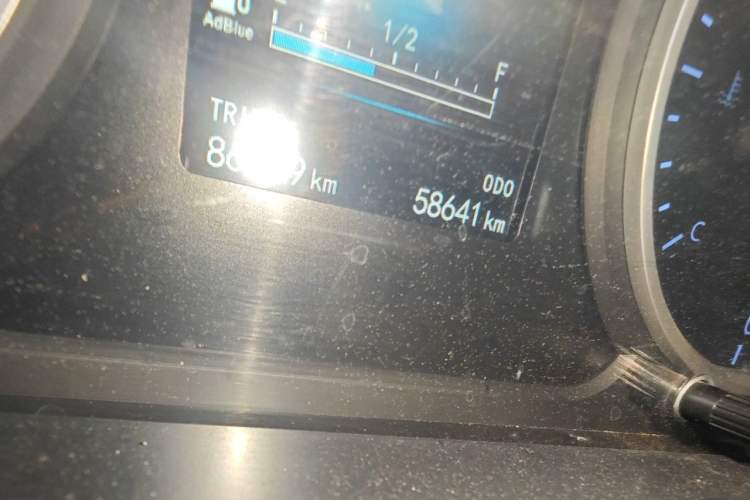 Used Foton Toano 2023 Joy Elephant Multi-Function Model Cummins 2.8T Manual Transmission Long Wheelbase Mid-Roof Design Rear Single Tire—Available in 5/6/7/9-Seater Configurations Odometer Close Up