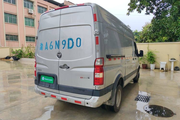 Used Foton Toano 2023 2.8T Manual Jixiang Van Long Wheelbase Mid-Roof Design with Rear Dual Tires 3-Seater Rear Right 45 Deg