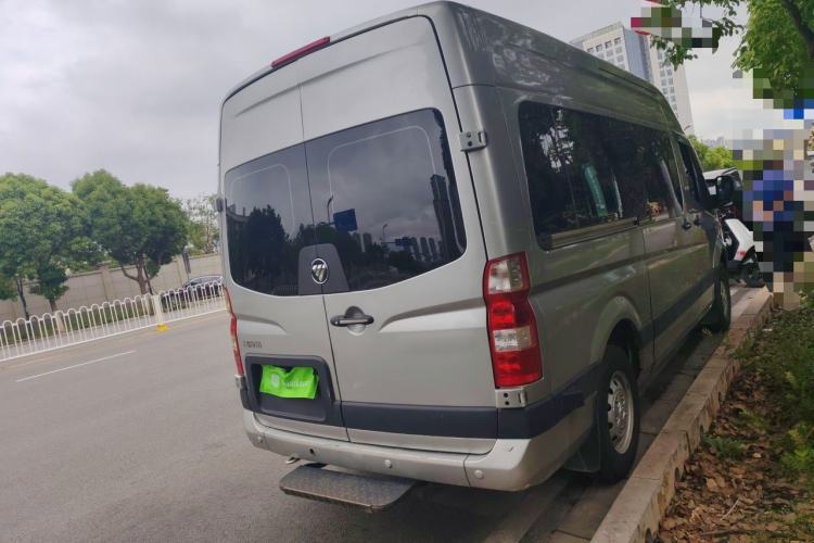 Used Foton Toano 2023 Joy Elephant Multi-Function 2.0T Manual Long-Wheelbase Mid-Roof Model with Single Rear Tire Available in 5/6/7/9-Seater Configurations Rear Right 45 Deg
