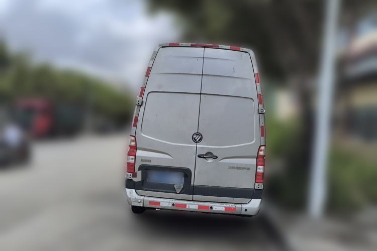 Used Foton Toano 2023 2.5T Manual Jixiang Van Long Wheelbase Ultra-High Roof with Rear Dual Tires 3-Seater Rear