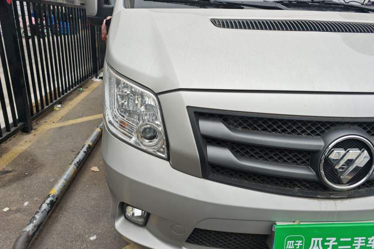 Used Foton Toano 2023 2.8T Manual Jixiang Van Extended Wheelbase Mid-Height Roof Rear Dual Tires 3-Seater Right Front Headlight