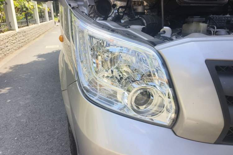 Used Foton Toano 2023 2.0T Manual Jixiang Long Wheelbase Ultra-High Roof with Single Rear Tire 7/9 Seats Right Front Headlight