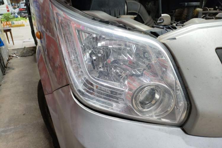 Used Foton Toano 2023 2.8T Manual Jixiang Long Wheelbase Mid-Top Rear Single Tire 7/9-Seater Right Front Headlight