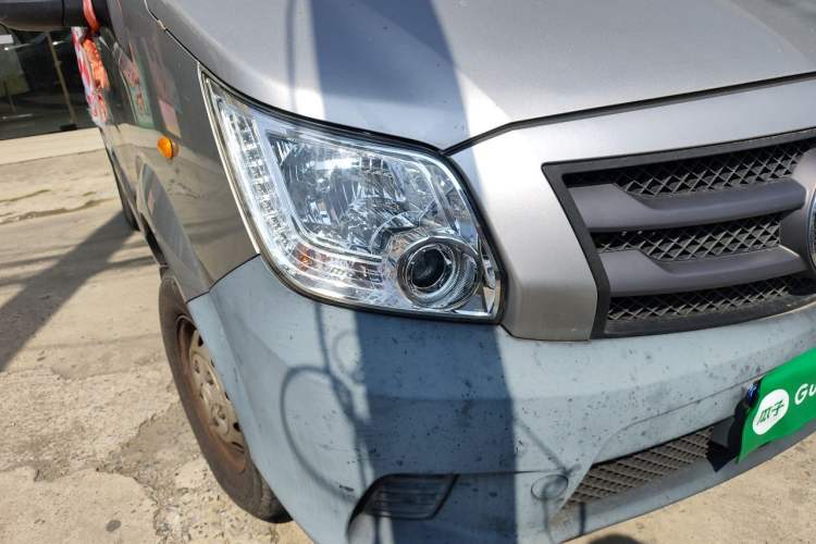 Used Foton Toano 2023 2.0T Manual Urban Version Short Wheelbase Mid-Height Design with Single Rear Tire—5/6/9 Seater Right Front Headlight
