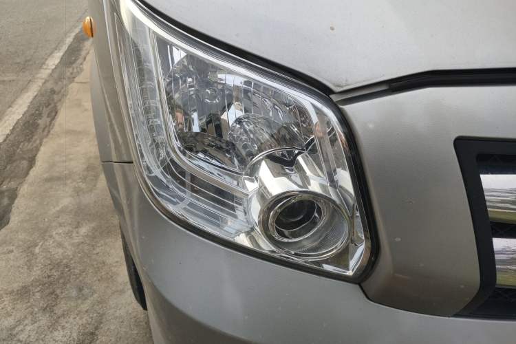 Used Foton Toano 2023 2.0T Automatic Urban Edition Multi-Function Short Wheelbase Low Roof Rear Single Tire – Available in 5/6/9-Seater Configurations Right Front Headlight