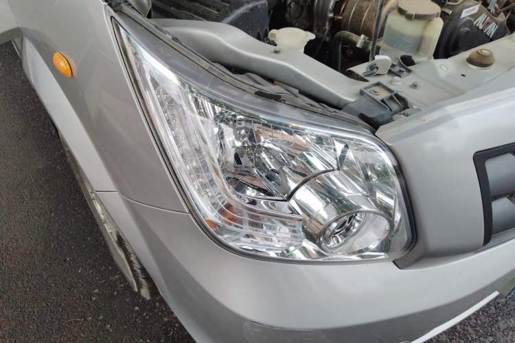 Used Foton Toano 2023 2.8T Manual Urban Version Short Wheelbase Low Roof with Single Rear Tire—5/6/9 Seater Right Front Headlight