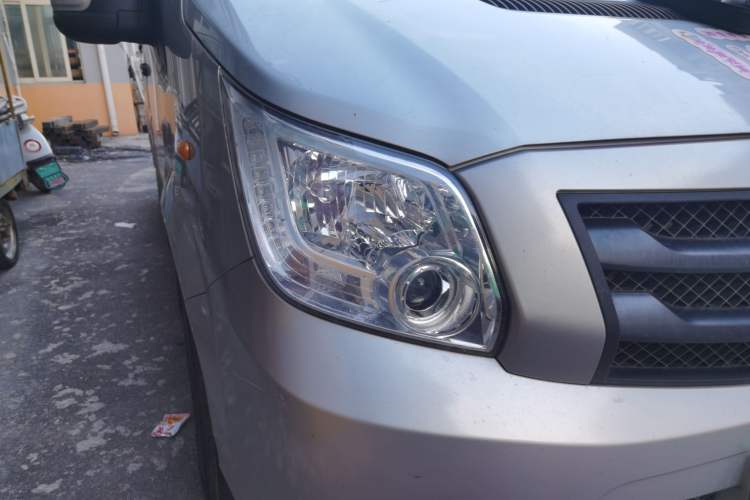 Used Foton Toano 2023 2.0T Manual Jixiang Long Wheelbase Mid-Top Rear Single Tire 7/9-Seater Right Front Headlight