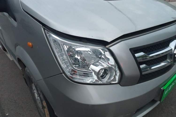 Used Foton Toano 2023 2.0T Automatic Jixiang Multi-Function Long-Wheelbase Mid-Height Rear Single Tire – Available in 6/7/9-Seater Configurations Right Front Headlight