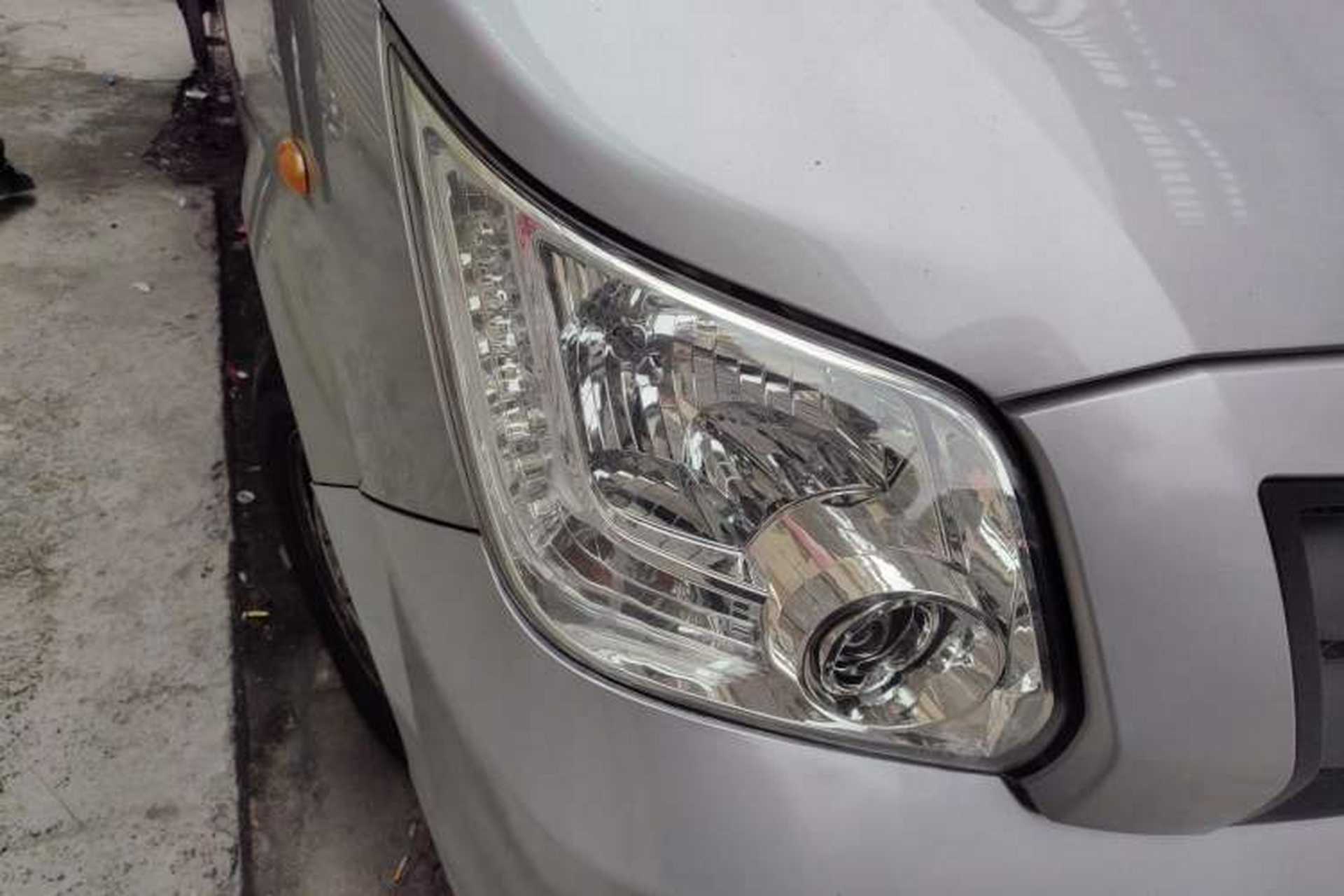 Used Foton Toano 2023 Joy Elephant Multi-Function Model Cummins 2.8T Manual Transmission Long Wheelbase Mid-Roof Design Rear Single Tire—Available in 5/6/7/9-Seater Configurations Right Front Headlight