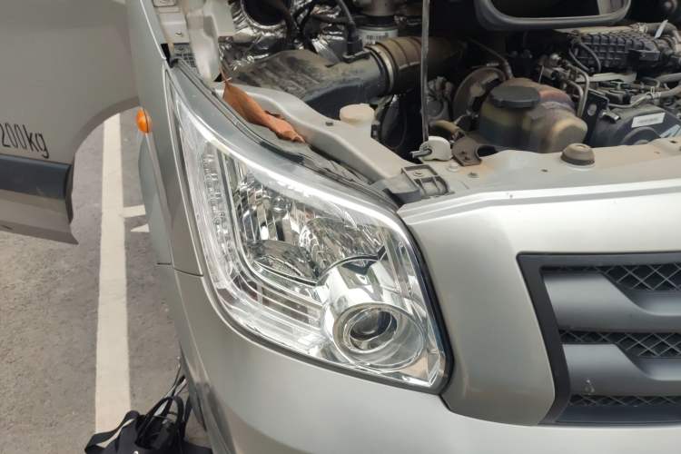 Used Foton Toano 2023 Joy Elephant Van 2.0T Manual Long Wheelbase Mid-Roof Design Rear Single Tire 3-Seater Right Front Headlight