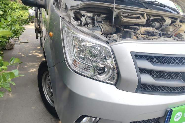 Used Foton Toano 2023 Joy Elephant Multi-Function 2.0T Manual Long-Wheelbase Mid-Roof Model with Single Rear Tire Available in 5/6/7/9-Seater Configurations Right Front Headlight