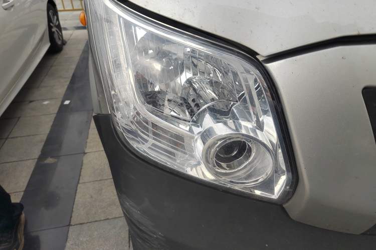 Used Foton Toano 2023 2.0T Automatic Urban Edition Short Wheelbase Mid-Height Design with Single Rear Tire—Available in 5/6/9-Seater Configurations Right Front Headlight