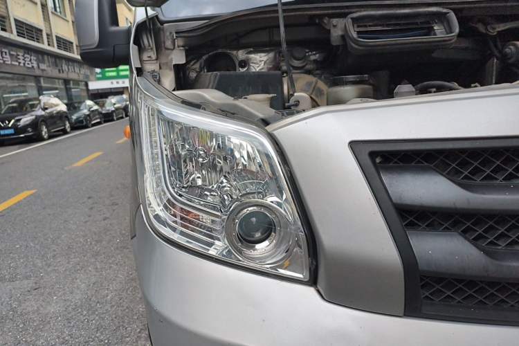 Used Foton Toano 2023 2.8T Manual Jixiang Long Wheelbase Mid-Top with Rear Dual Tires 7/9 Seats Right Front Headlight