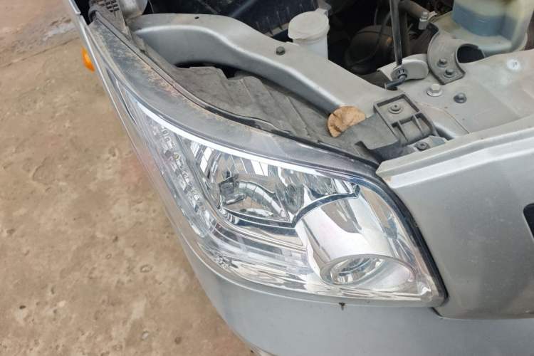 Used Foton Toano 2023 Joy Elephant Van 2.0T Manual Long Wheelbase Mid-Roof Design Rear Single Tire 3-Seater Right Front Headlight