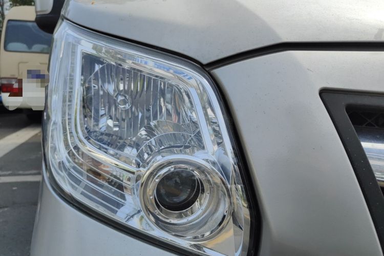 Used Foton Toano 2023 2.0T Automatic Jixiang Multi-Function Long-Wheelbase Mid-Height Rear Single Tire – Available in 6/7/9-Seater Configurations Right Front Headlight