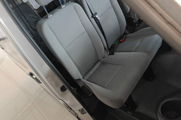 Used Foton Toano 2023 Urban Edition Multi-Function 2.0T Manual Short Wheelbase Mid-Roof Rear Single Tire – Available in 5/6/9-Seater Configurations Right Front Seat