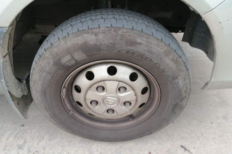 Used Foton Toano 2023 2.0T Manual Jixiang Van Extended Wheelbase Ultra-High Roof Rear Single Tire 3-Seater Right Front Wheel Hub