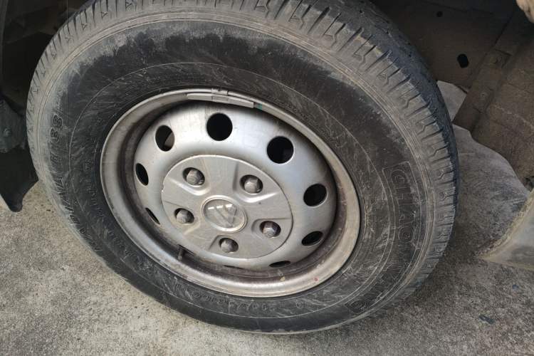 Used Foton Toano 2023 2.0T Automatic Urban Edition Multi-Function Short Wheelbase Low Roof Rear Single Tire – Available in 5/6/9-Seater Configurations Right Front Wheel Hub