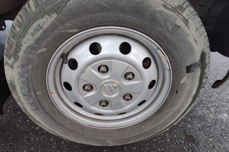 Used Foton Toano 2023 2.8T Manual Urban Version Short Wheelbase Low Roof with Single Rear Tire—5/6/9 Seater Right Front Wheel Hub