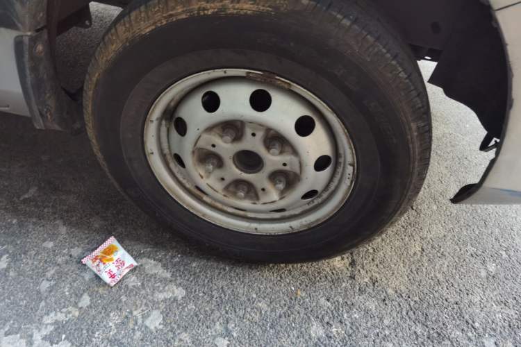 Used Foton Toano 2023 2.0T Manual Jixiang Long Wheelbase Mid-Top Rear Single Tire 7/9-Seater Right Front Wheel Hub
