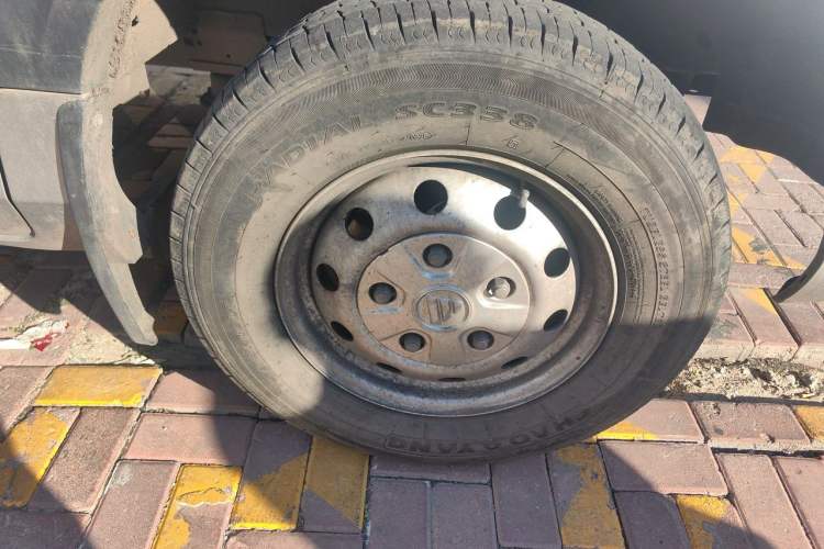 Used Foton Toano 2023 2.0T Manual Jixiang Van Long Wheelbase Mid-Height Rear Single Tire 3-Seater Right Front Wheel Hub