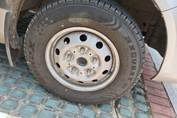 Used Foton Toano 2023 Joy Elephant Multi-Function 2.0T Manual Long-Wheelbase Mid-Roof Model with Single Rear Tire Available in 5/6/7/9-Seater Configurations Right Front Wheel Hub