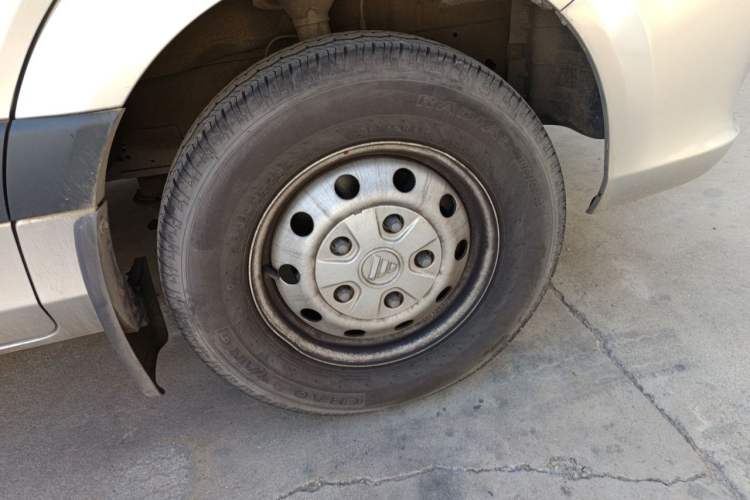 Used Foton Toano 2023 2.0T Manual Jixiang Van Long Wheelbase Mid-Height Rear Single Tire 3-Seater Right Front Wheel Hub