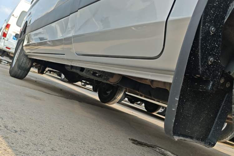 Used Foton Toano 2023 2.0T Automatic Jixiang Long-Wheelbase Mid-Height Rear Single Tire 7/9-Seater Right Side Sill