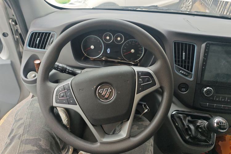 Used Foton Toano 2023 2.8T Manual Jixiang Van Extended Wheelbase Mid-Height Roof Rear Dual Tires 3-Seater Steering Wheel