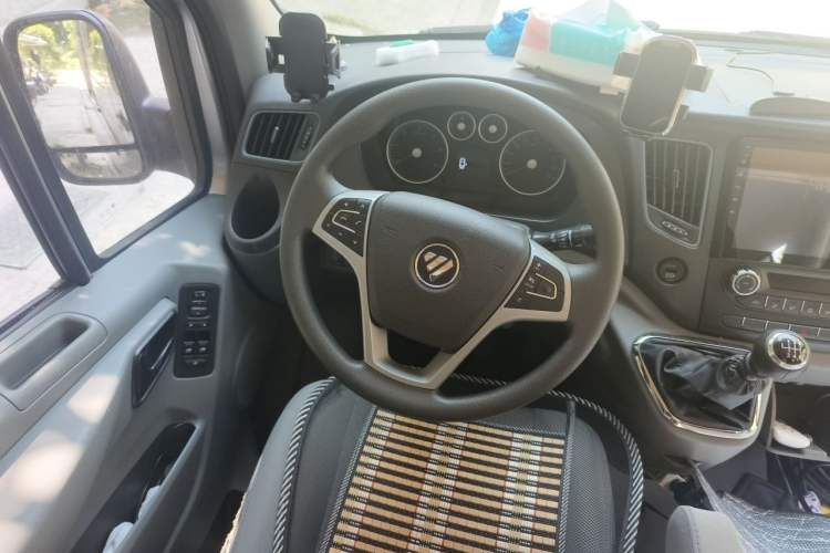 Used Foton Toano 2023 2.0T Manual Jixiang Long Wheelbase Ultra-High Roof with Single Rear Tire 7/9 Seats Steering Wheel