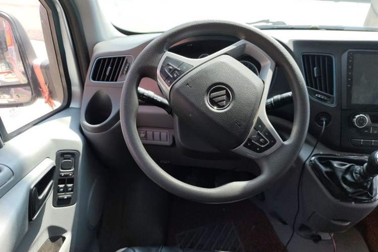 Used Foton Toano 2023 2.0T Manual Urban Version Short Wheelbase Mid-Height Design with Single Rear Tire—5/6/9 Seater Steering Wheel