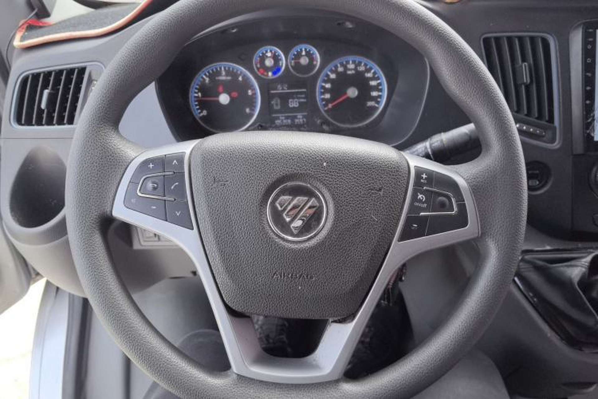 Used Foton Toano 2023 2.0T Manual Jixiang Long Wheelbase Mid-Top Rear Single Tire 7/9-Seater Steering Wheel