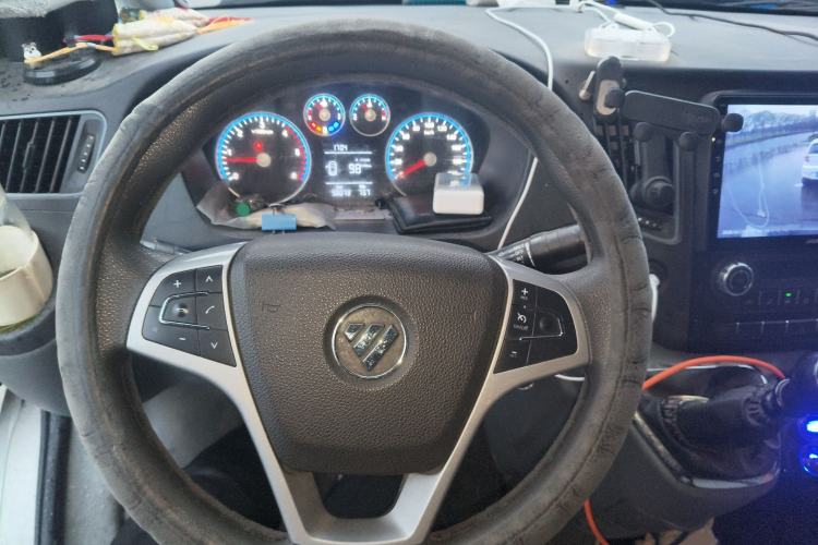 Used Foton Toano 2023 Joy Elephant Multi-Function 2.0T Manual Long-Wheelbase Mid-Roof Model with Single Rear Tire Available in 5/6/7/9-Seater Configurations Steering Wheel