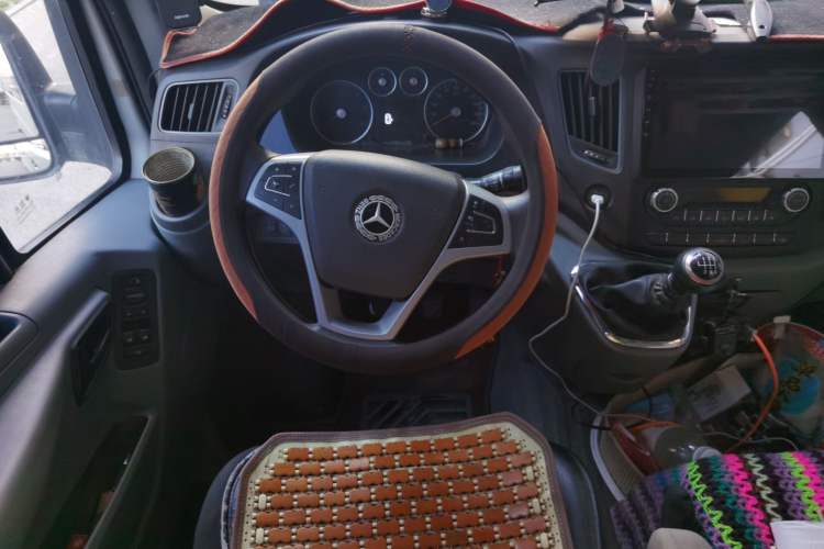 Used Foton Toano 2023 2.0T Manual Jixiang Long Wheelbase Mid-Top Rear Single Tire 7/9-Seater Steering Wheel