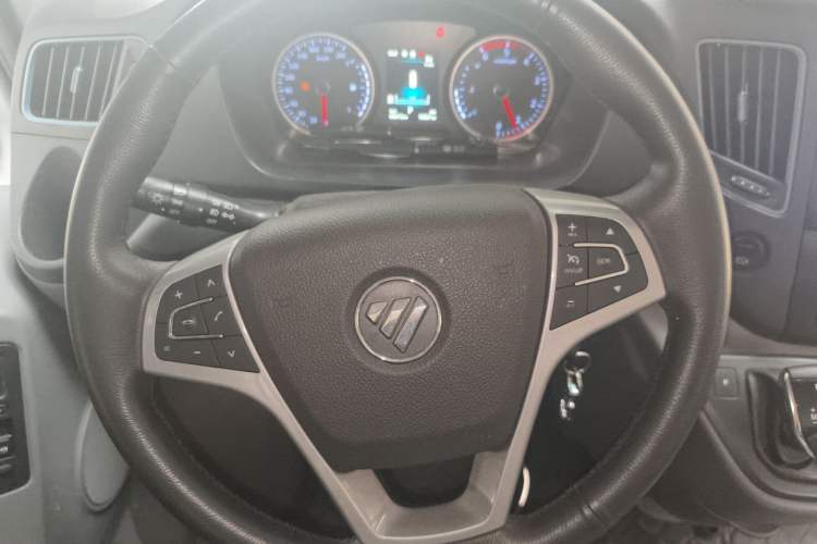 Used Foton Toano 2023 2.0T Automatic Jixiang Multi-Function Long-Wheelbase Mid-Height Rear Single Tire – Available in 6/7/9-Seater Configurations Steering Wheel