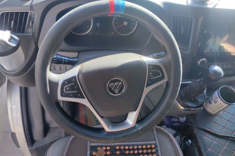 Used Foton Toano 2023 2.0T Manual Jixiang Van Long Wheelbase Mid-Height Rear Single Tire 3-Seater Steering Wheel
