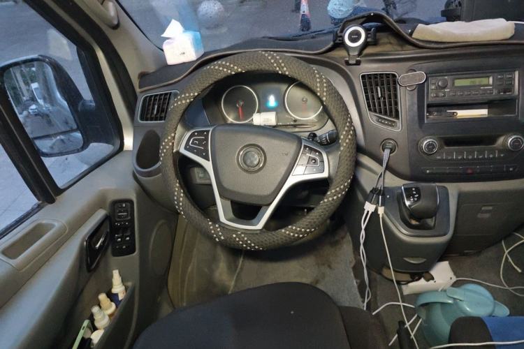Used Foton Toano 2023 2.0T Automatic Jixiang Multi-Function Long-Wheelbase Mid-Height Rear Single Tire – Available in 6/7/9-Seater Configurations Steering Wheel