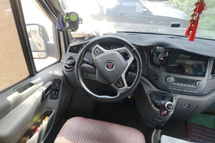 Used Foton Toano 2023 Joy Elephant Multi-Function 2.0T Manual Long-Wheelbase Mid-Roof Model with Single Rear Tire Available in 5/6/7/9-Seater Configurations Steering Wheel