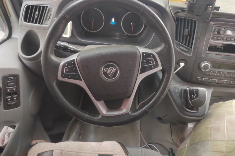 Used Foton Toano 2023 2.0T Automatic Urban Edition Short Wheelbase Mid-Height Design with Single Rear Tire—Available in 5/6/9-Seater Configurations Steering Wheel