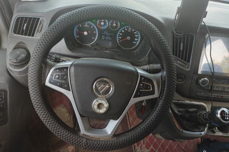 Used Foton Toano 2023 Joy Elephant Multi-Function 2.0T Manual Long-Wheelbase Mid-Roof Model with Single Rear Tire Available in 5/6/7/9-Seater Configurations Steering Wheel