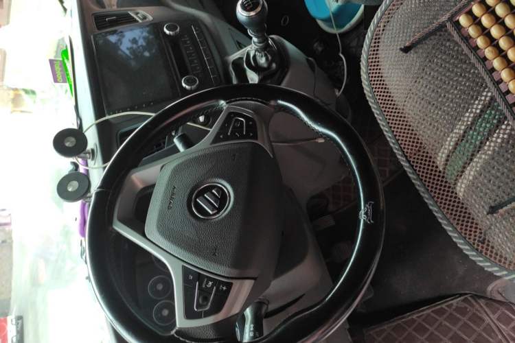 Used Foton Toano 2023 Cummins 2.8T Manual Jixiang Multi-Function Long-Wheelbase Mid-Roof Model with Rear Dual Tires Available in 7/9-Seater Configurations Steering Wheel