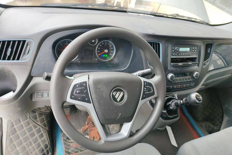 Used Foton Toano 2023 2.8T Manual Jixiang Van Long Wheelbase Mid-Roof Design with Rear Dual Tires 3-Seater Steering Wheel