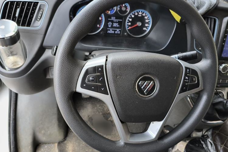 Used Foton Toano 2023 2.5T Manual Jixiang Van Long Wheelbase Ultra-High Roof with Rear Dual Tires 3-Seater Steering Wheel