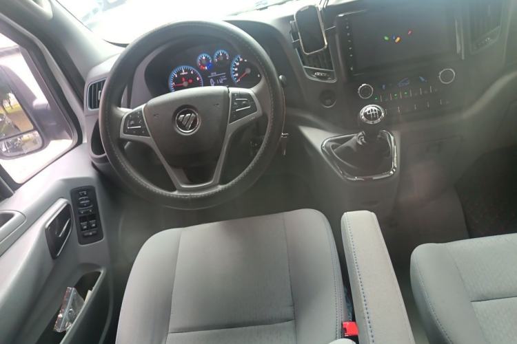 Used Foton Toano 2023 Joy Elephant Multi-Function 2.0T Manual Long-Wheelbase Mid-Roof Model with Single Rear Tire Available in 5/6/7/9-Seater Configurations Steering Wheel