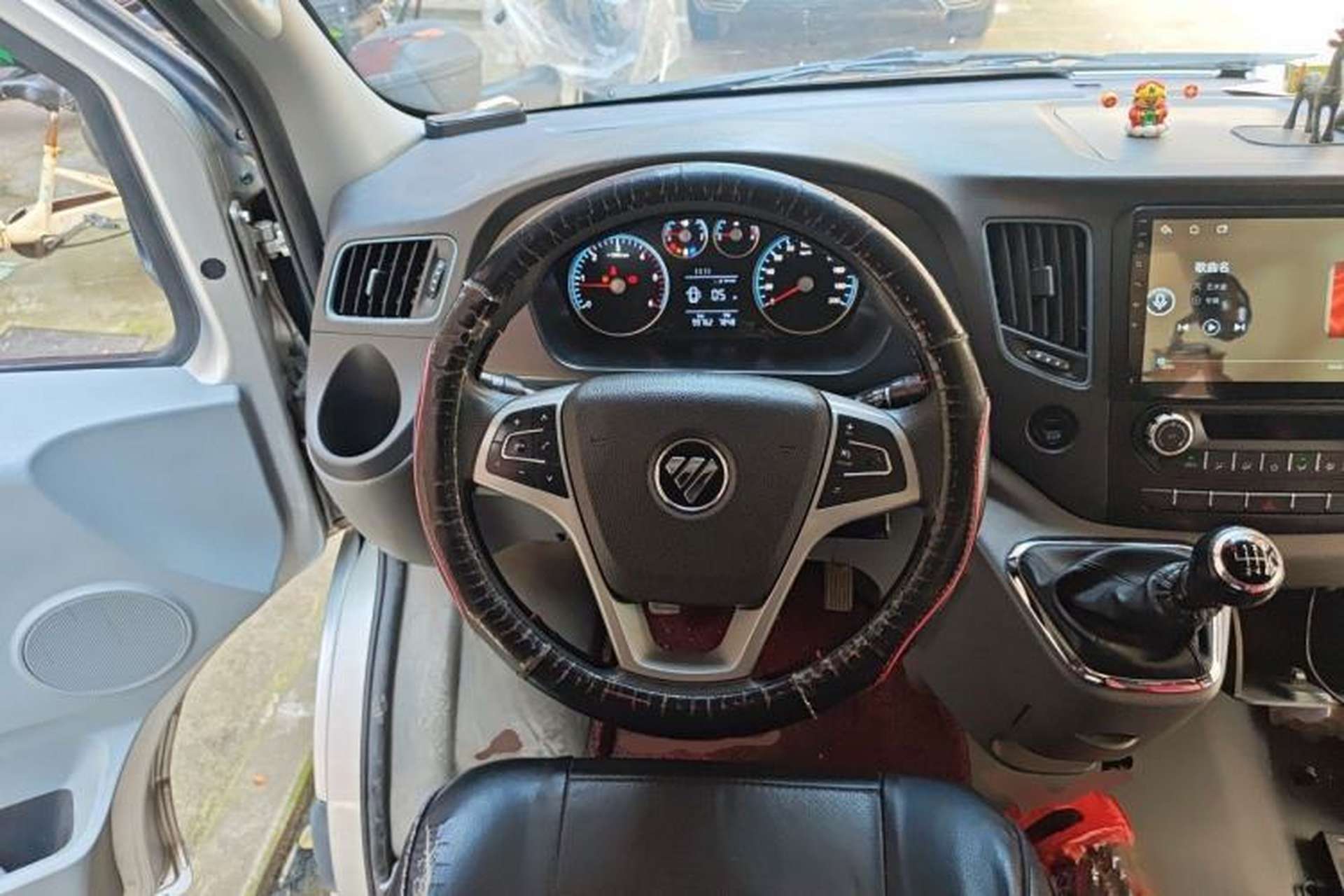 Used Foton Toano 2023 2.0T Manual Jixiang Long Wheelbase Mid-Top Rear Single Tire 7/9-Seater Steering Wheel