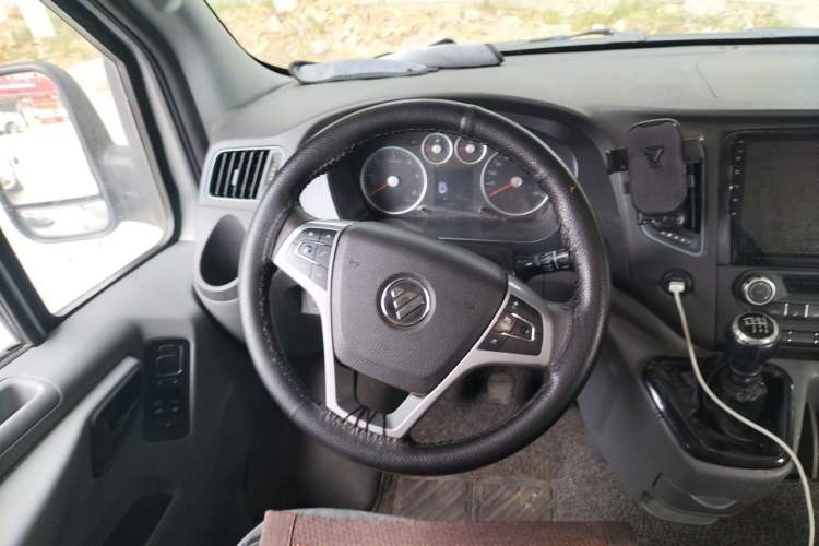 Used Foton Toano 2023 2.0T Manual Urban Version Short Wheelbase Low Roof with Single Rear Tire Available in 5/6/9-Seater Configurations Steering Wheel
