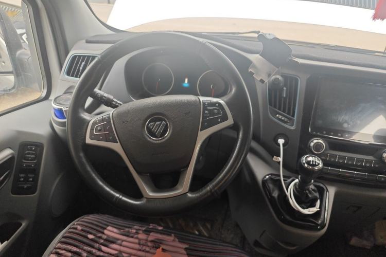 Used Foton Toano 2023 Joy Elephant Multi-Function Model Cummins 2.8T Manual Transmission Long Wheelbase Mid-Roof Design Rear Single Tire—Available in 5/6/7/9-Seater Configurations Steering Wheel